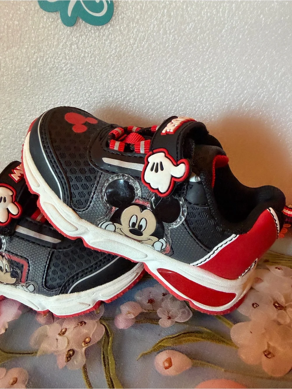Disney Mickey Mouse Boys Light-Up Hook & Loop Sneakers Black/Red US 7